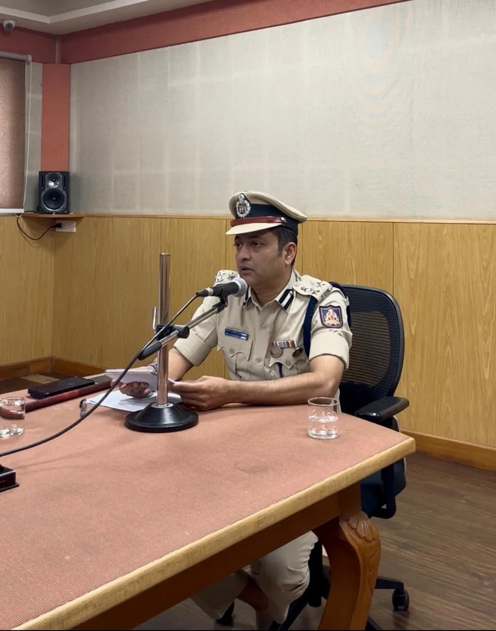 Belagavi City Police Commissioner Shri. Bhushan Gulabrao Borase, IPS, Visits KLE Venudhwani 90.4 FM